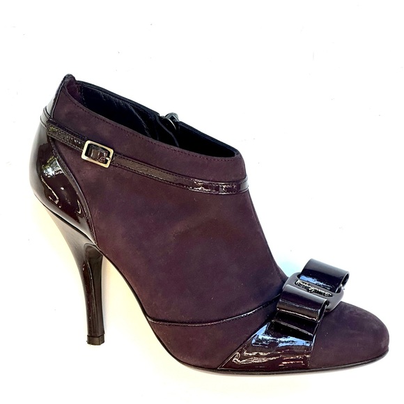 Like-New Salvatore Ferragamo Vara Bow Ankle Boots Eggplant size 5 C